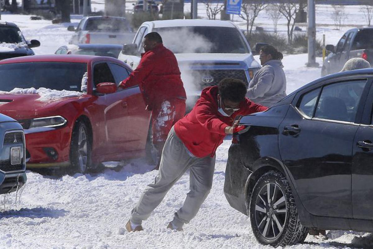 Tormenta invernal en EE.UU. deja 47 muertos y millones sin luz.