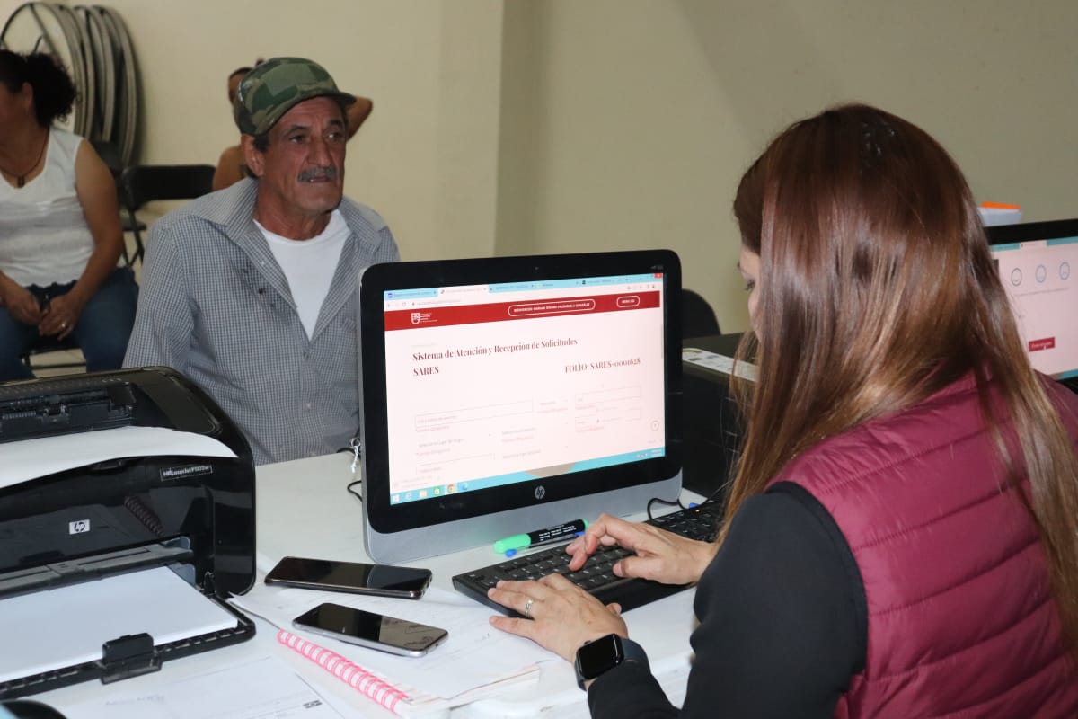 Acercan servicios, programas y trámites de la Secretaría del Zacatecano ...