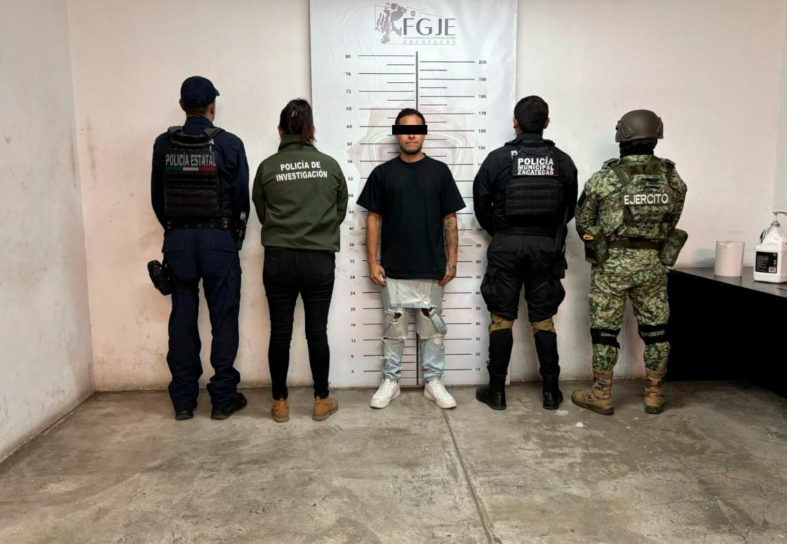 Detienen a hombre con orden de aprehensión vigente