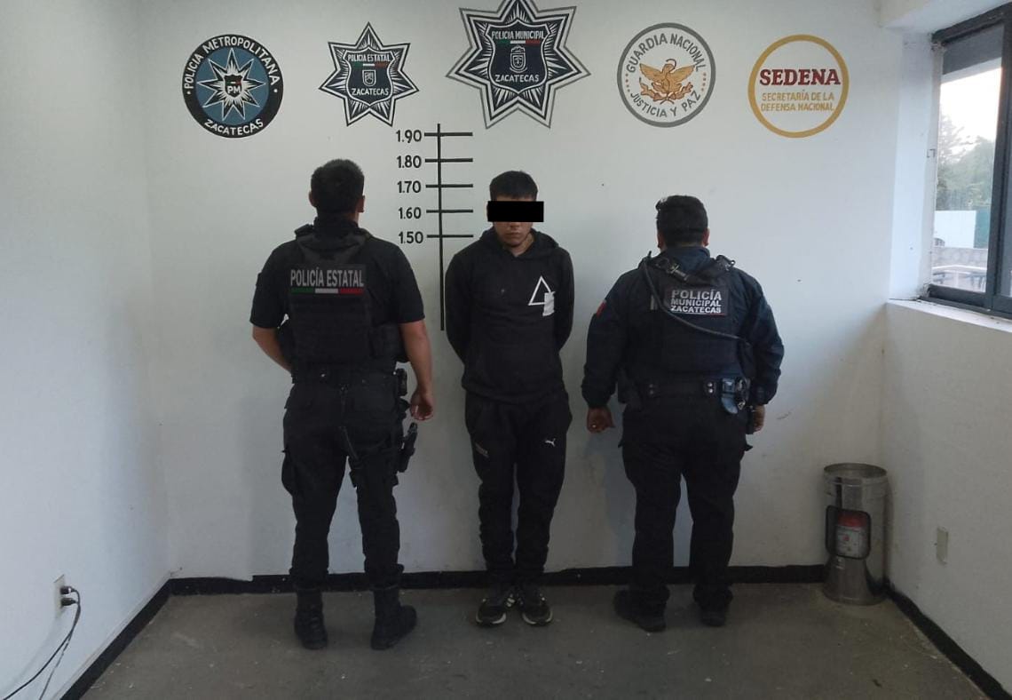 Detención de masculino por robo y orden de aprehensión en la capital